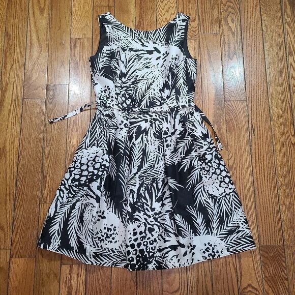 Taylor Dresses & Skirts - Taylor Women's Patterned Sleeveless Dress
